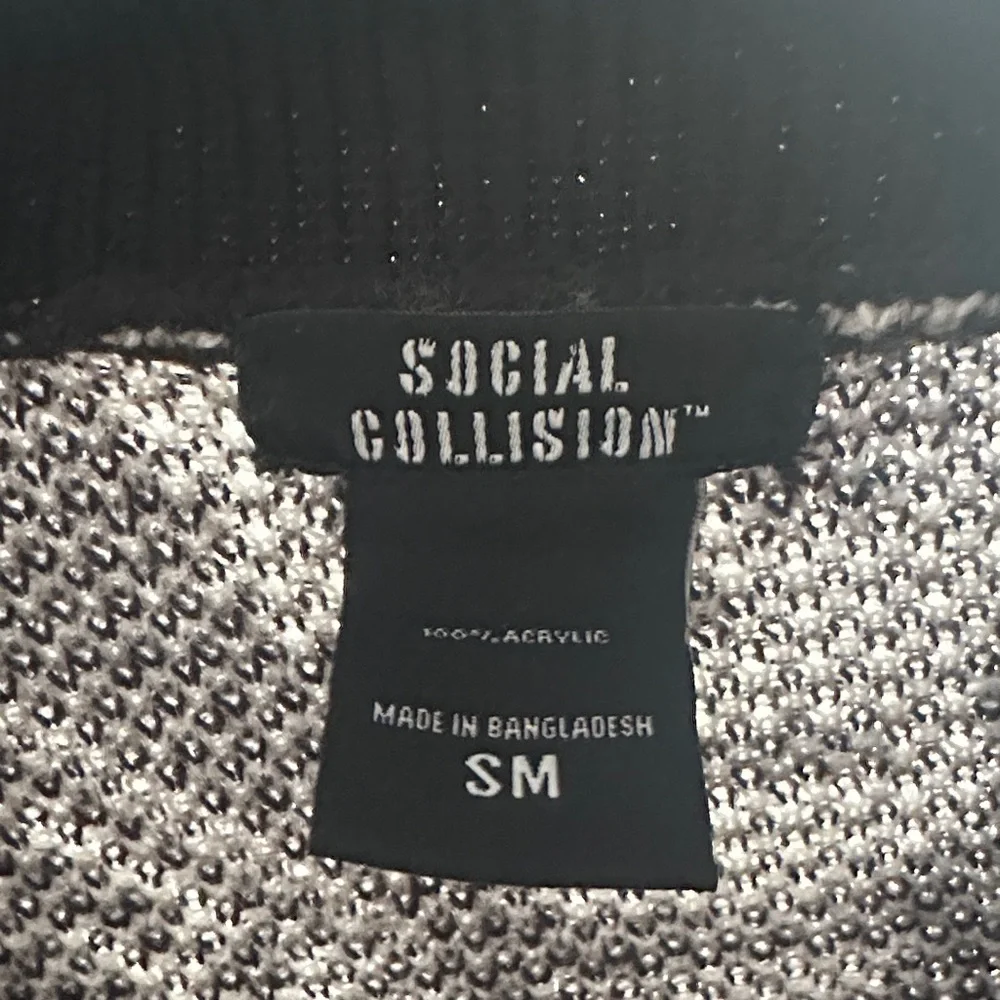 Chic Skull Black and White Patterned Women's Cardigan - Picture 3 of 5